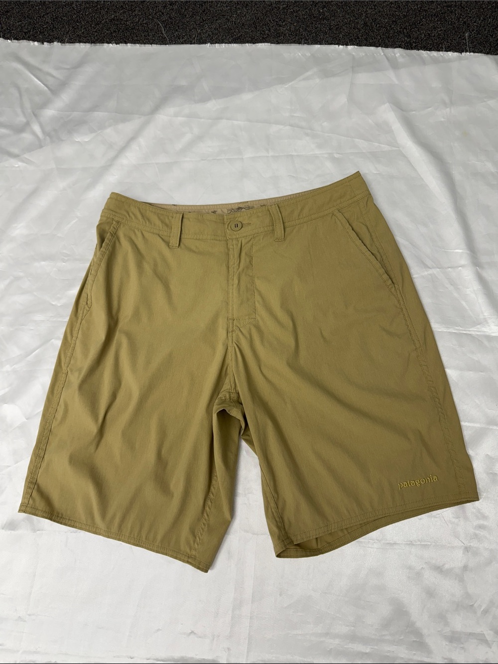 Patagonia Men's Olive-Tan Flat Front sz. 33” Performance Shorts